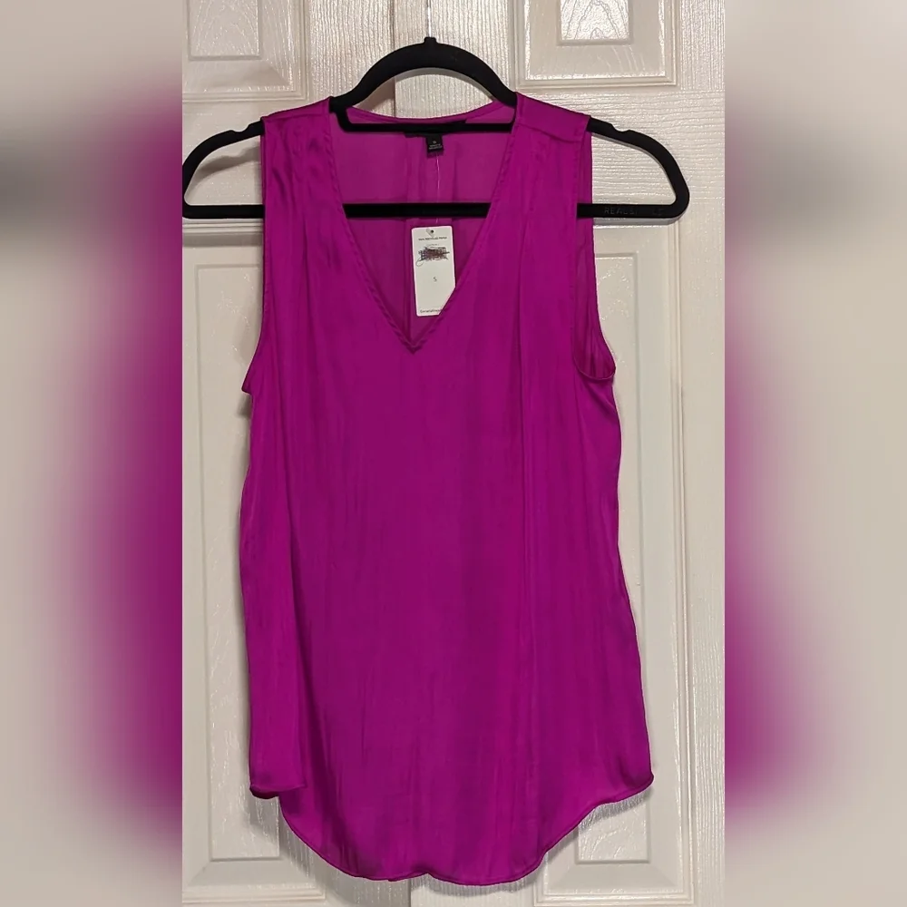 5/$25 Banana Republic Sleeveless Purple Blouse - Picture 3 of 6